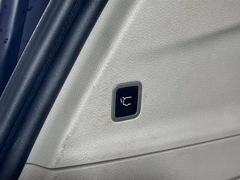 Used 2021 Chrysler Pacifica Touring-L FWD image 27
