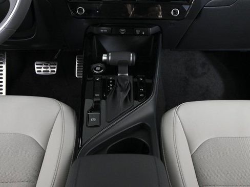 New 2025 Kia Niro EX Touring image 16