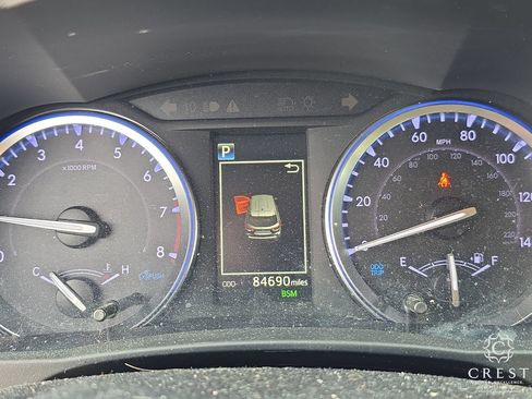 Used 2019 Toyota Highlander XLE FWD image 16
