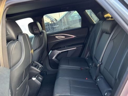 Used 2024 Cadillac Lyriq Luxury AWD/4WD image 7