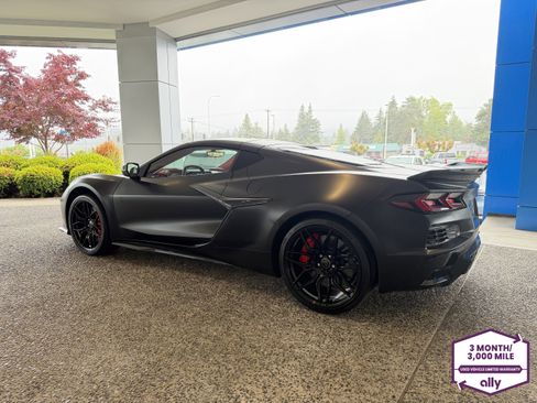 Used 2023 Chevrolet Corvette Z06 RWD image 3