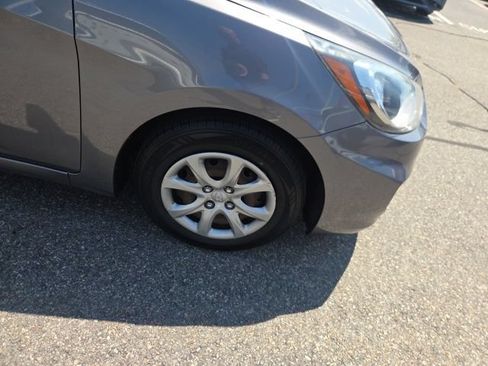 Used 2014 Hyundai Accent GLS FWD image 10