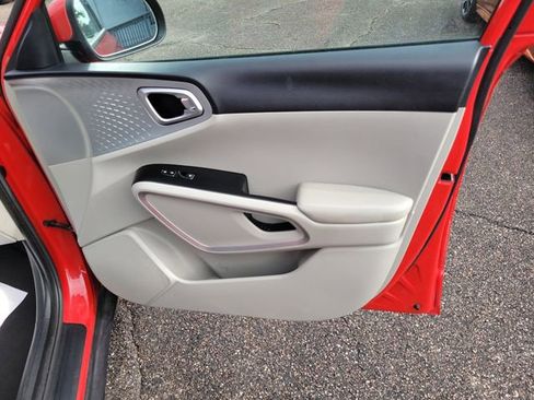 Used 2020 Kia Soul LX FWD image 34