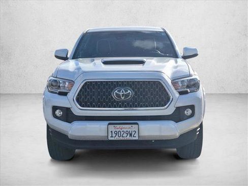Used 2019 Toyota Tacoma TRD Sport image 2