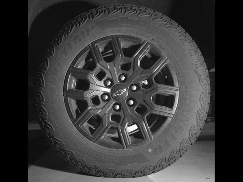 Used 2025 Chevrolet Colorado Trail Boss AWD/4WD image 14