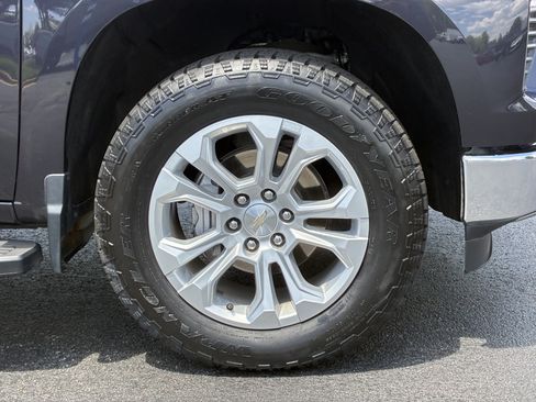Used 2024 Chevrolet Silverado 1500 LTZ w/ Z71 Off-Road Package AWD/4WD image 7