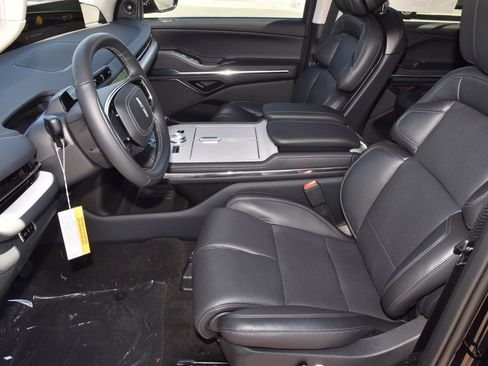 New 2025 Lincoln Navigator Reserve image 13