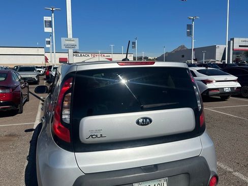 Used 2015 Kia Soul + image 2
