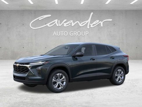 New 2026 Chevrolet Trax LS image 2