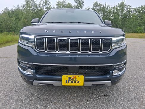Used 2024 Jeep Wagoneer L Series II w/ Flexible Seating Group AWD/4WD image 2