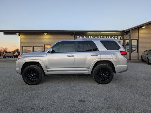 Used 2011 Toyota 4Runner Limited image 11