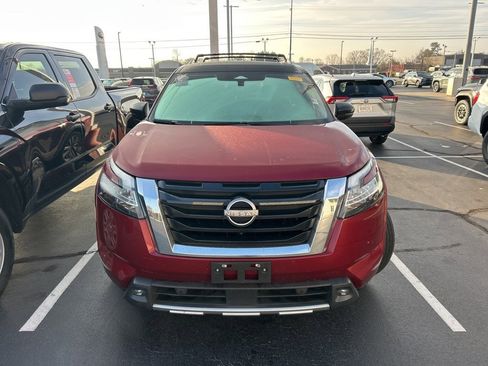 Used 2022 Nissan Pathfinder SL w/ SL Premium Package image 14