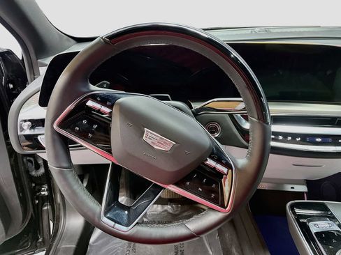 Used 2025 Cadillac Lyriq Luxury w/ LPO, Floor Liner Package AWD/4WD image 11