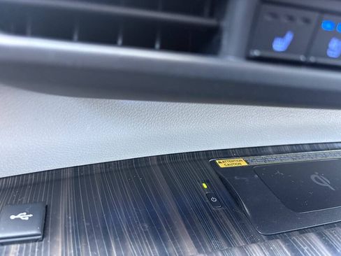 Used 2021 Toyota Sienna Limited FWD image 19