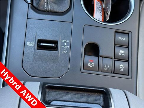 Used 2023 Toyota Highlander XLE image 29
