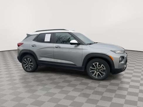Used 2023 Chevrolet TrailBlazer ACTIV w/ Convenience Package image 2