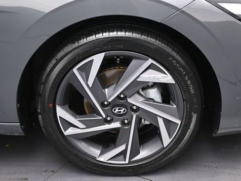 Used 2025 Hyundai Elantra SEL FWD image 33