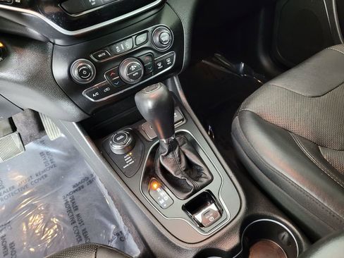 Used 2019 Jeep Cherokee Limited image 15