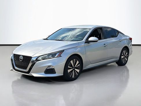 Used 2022 Nissan Altima 2.5 SV FWD image 2