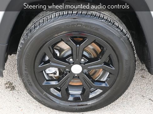 Used 2024 Jeep Compass Latitude image 8