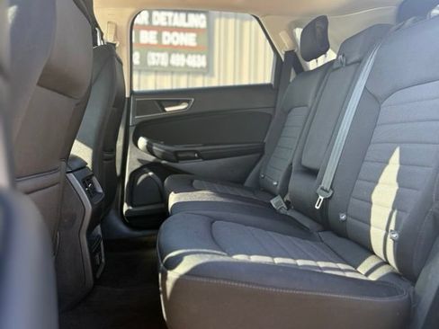 Used 2019 Ford Edge SE FWD image 14