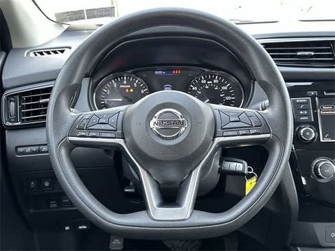 Used 2022 Nissan Rogue Sport S image 7