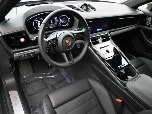 Used 2025 Porsche Panamera 4 image 4