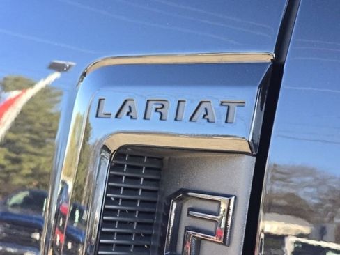 Used 2022 Ford F350 Lariat w/ Black Appearance Package image 8