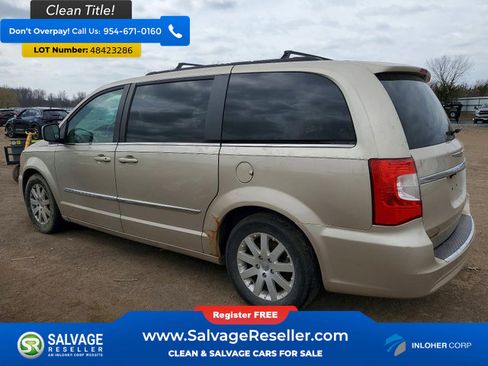 Used 2013 Chrysler Town & Country Touring FWD image 3