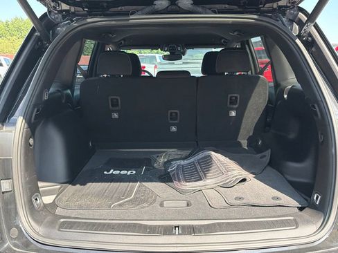 Used 2024 Jeep Grand Cherokee Laredo w/ Luxury Tech Group I AWD/4WD image 21
