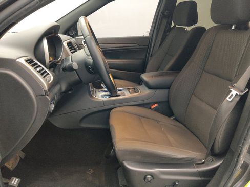 Used 2020 Jeep Grand Cherokee Laredo RWD image 17