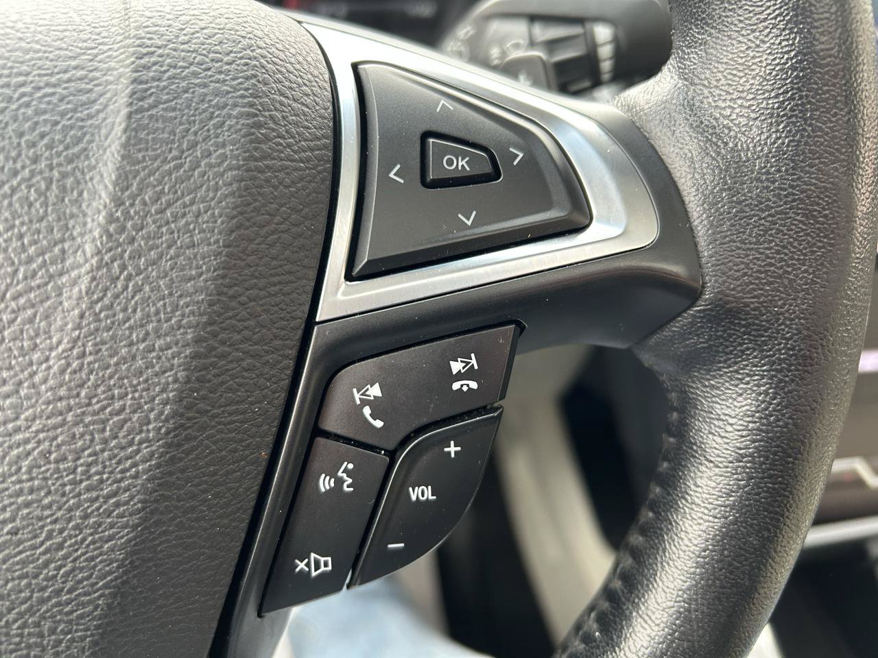 Used 2019 Ford Edge Titanium w/ Cold Weather Package AWD/4WD image 19