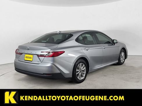 Used 2025 Toyota Camry LE FWD image 5