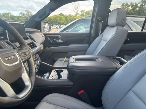 Used 2024 GMC Yukon SLT w/ SLT Premium Package AWD/4WD image 31