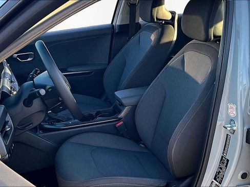 Used 2025 Kia K4 LXS image 25