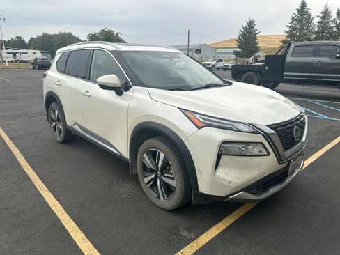 Used 2021 Nissan Rogue Platinum AWD/4WD image 2