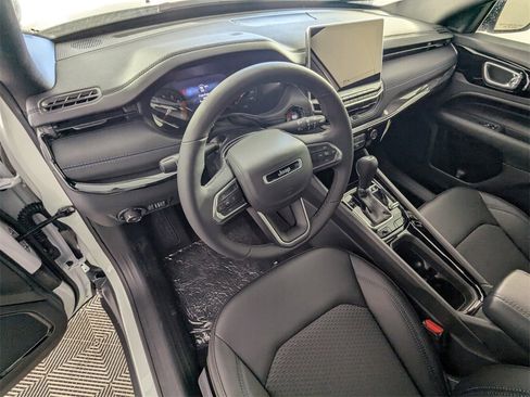 New 2026 Jeep Compass Latitude image 10