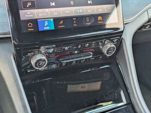 Used 2023 Jeep Grand Cherokee Overland image 29