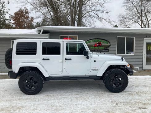 Used 2017 Jeep Wrangler Unlimited Sahara w/ Connectivity Group image 1