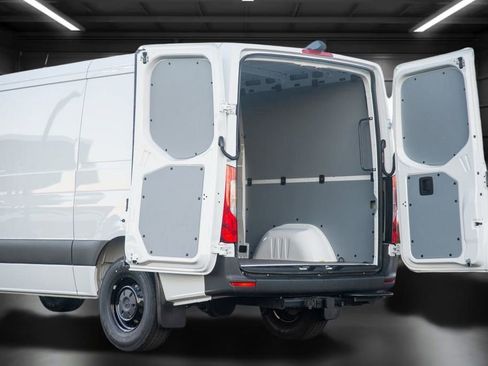 Used 2025 Mercedes-Benz Sprinter 2500 image 18