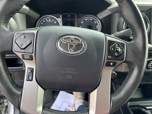 Used 2017 Toyota Tacoma SR5 image 10