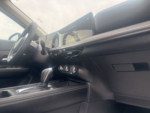 Certified 2025 Nissan Kicks SV image 22