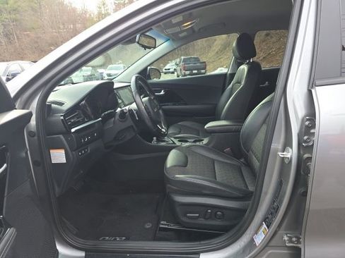 Used 2022 Kia Niro EX image 18
