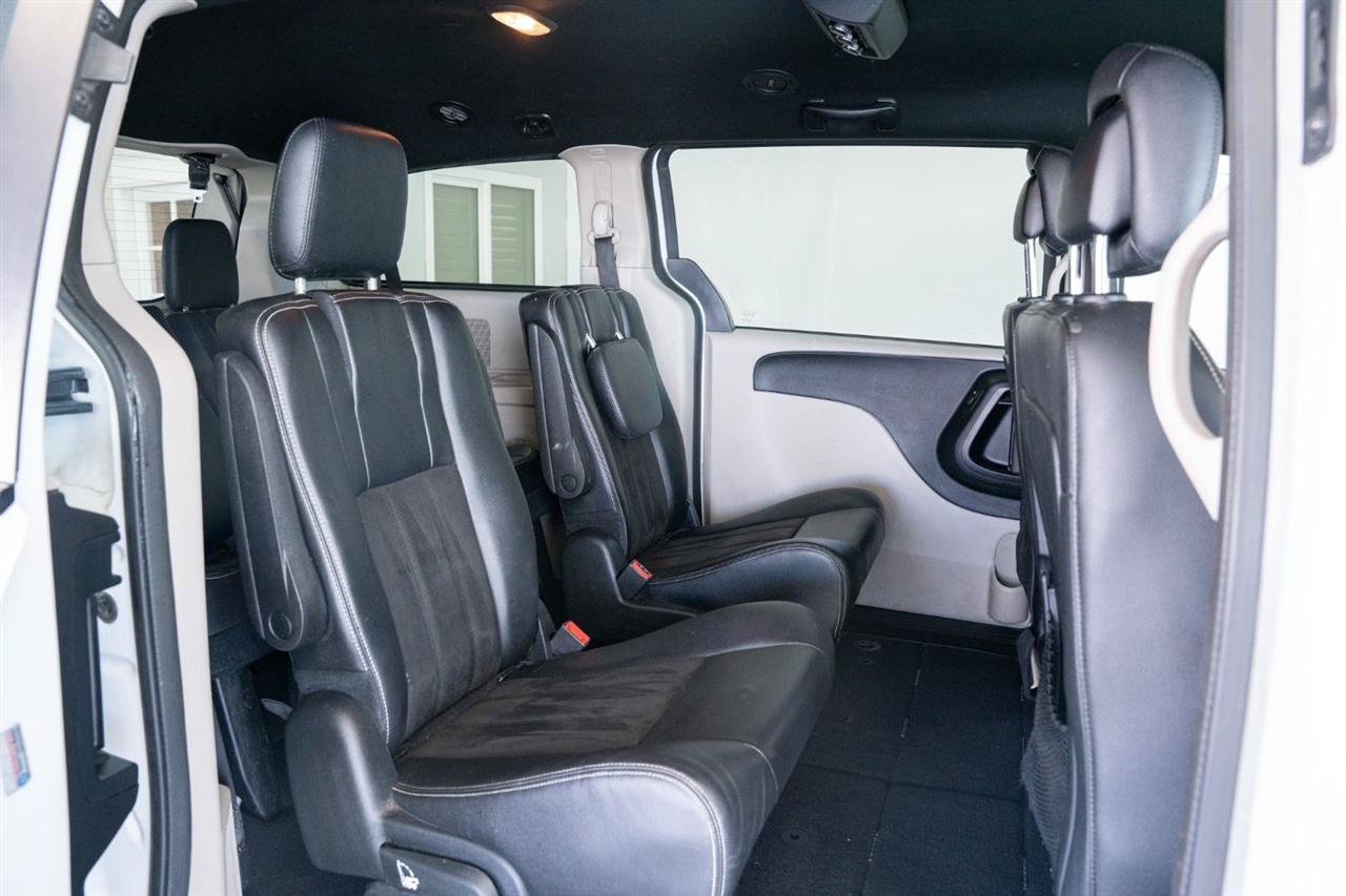 Used 2019 Dodge Grand Caravan SXT FWD image 12