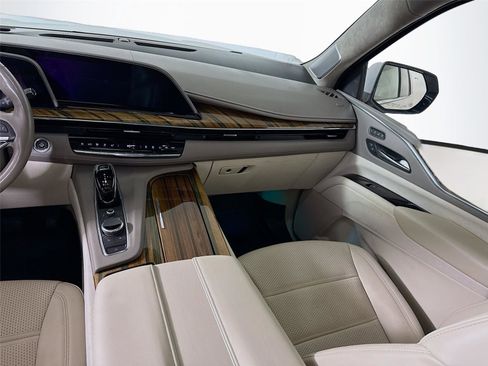 Used 2021 Cadillac Escalade Premium Luxury Platinum w/ Heavy-Duty Trailer Package image 18