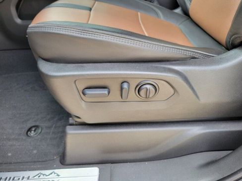 Used 2023 Chevrolet Silverado 2500 High Country w/ Technology Package image 23