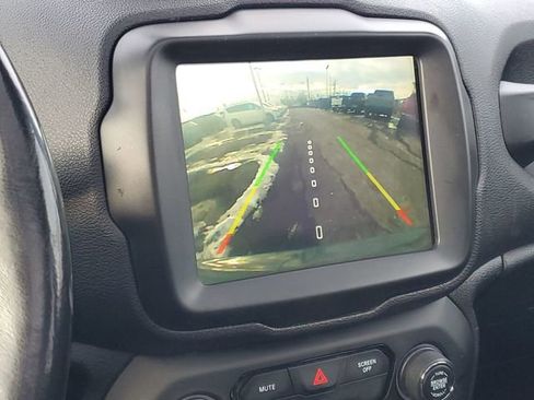 Used 2018 Jeep Renegade Altitude w/ UConnect 8.4 Nav Group image 14