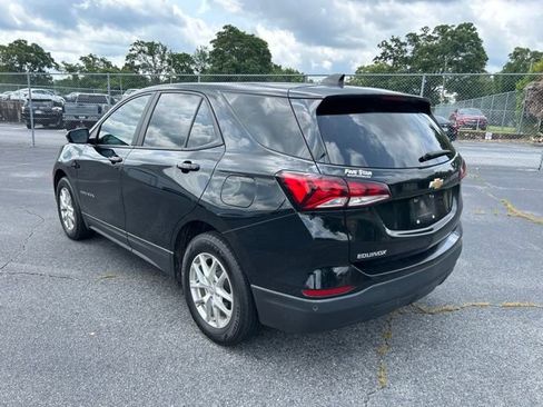Used 2024 Chevrolet Equinox LS w/ LS Convenience Package FWD image 3