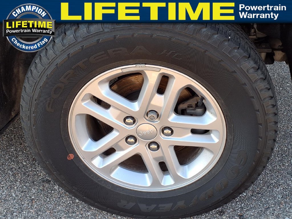 Used 2024 Jeep Grand Cherokee Laredo AWD/4WD image 9