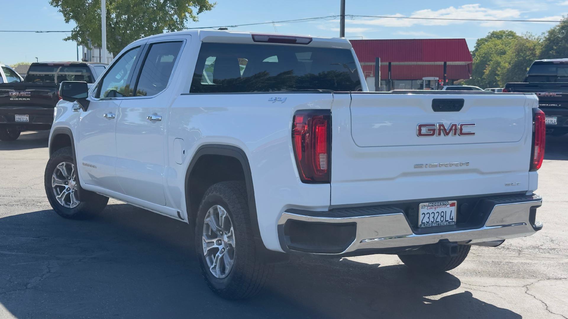 Used 2024 GMC Sierra 1500 SLT AWD/4WD image 4